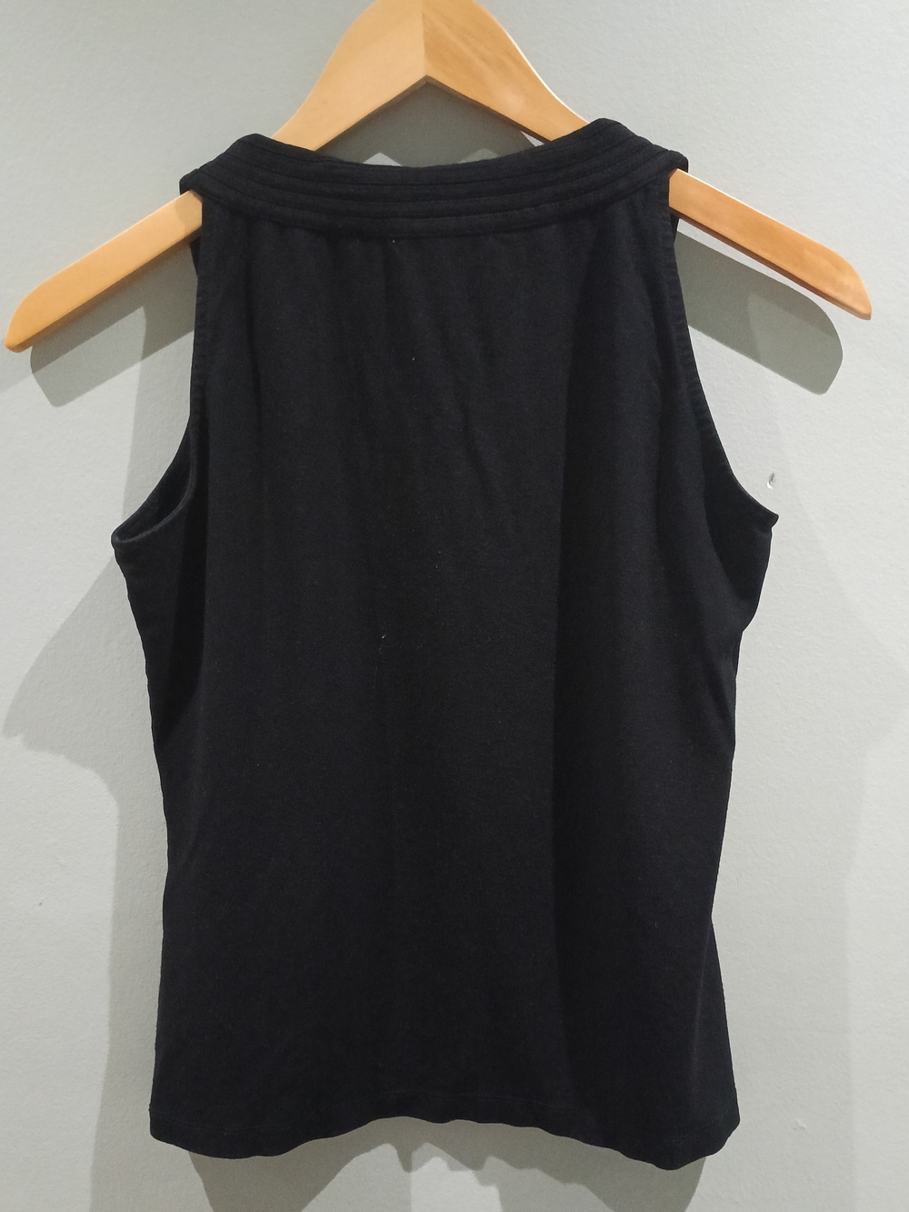 Precis Women's Black Ribbed Scoop Tank Top - Picture 5 of 5